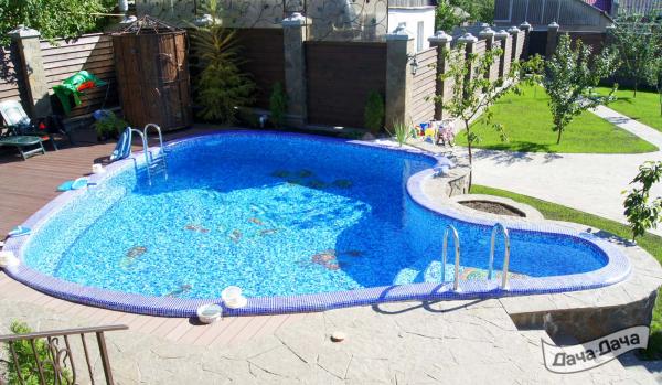 betonnaya chasha basseyna imeet nepravilnuyu geome